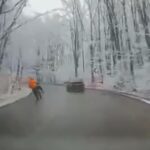 accident teribil pe o sosea din judetul iasi un tanar a murit dupa ce a intrat cu motocicleta intr un stalp video 69537261f289e