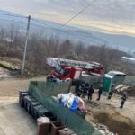 alerta pe un santier un muncitor vrea sa se arunce de la inaltime pentru ca nu si ar fi primit salariul 69452d76a7505