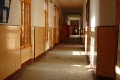 ancheta interna dupa ce o eleva din rosiori de vede a fost agresata si talharita de colege se va intruni comisia de violenta 693172d29056e