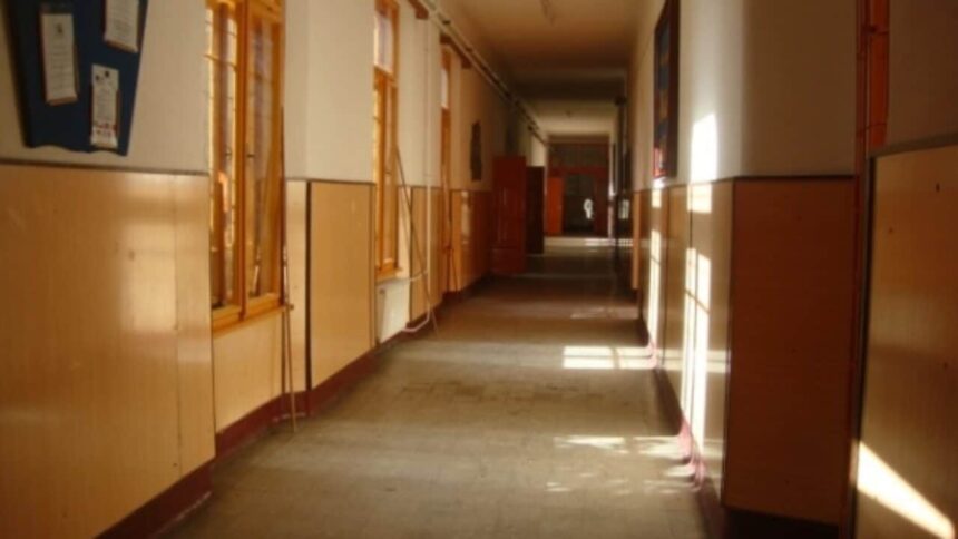 ancheta interna dupa ce o eleva din rosiori de vede a fost agresata si talharita de colege se va intruni comisia de violenta 693172d29056e