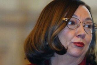 anchetatorii au descins in vila din pipera a rodicai stanoiu telefoanele fostei ministre au fost ridicate ancheta vizeaza mesaje conturi bancare si posibile amenintari 6953e1a75a7d8