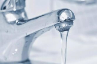 apa suspecta scoate autoritatile din birouri ministrul sanatatii anunta verificari in reteaua din prahova 6935ac9619eac