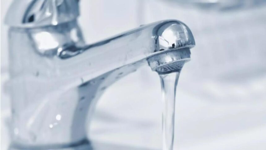 apa suspecta scoate autoritatile din birouri ministrul sanatatii anunta verificari in reteaua din prahova 6935ac9619eac