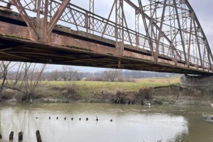atentie soferi un pod vechi de peste 100 de ani peste olt in pericol de prabusire anunul autoritatilor locale 6937dbab6afea