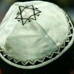 barbat din reghin plasat sub control judiciar pentru postarea de mesaje antisemite si poze cu svastici in online 6945edb37c536