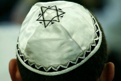 barbat din reghin plasat sub control judiciar pentru postarea de mesaje antisemite si poze cu svastici in online 6945edb37c536