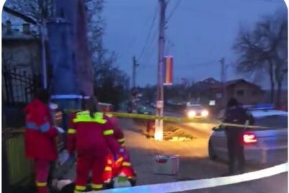 barbat gasit fara viata pe un trotuar din comuna focuri in aceasta dimineata 6933dfe52cd17