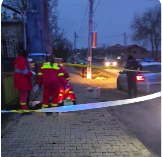 barbat gasit fara viata pe un trotuar din comuna focuri in aceasta dimineata 6933dfe52cd17