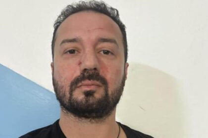 barbatul care i a transmis lui calin georgescu mars la moscova a depus plangere dupa ce a fost agresat de sustinatorii fostului candidat la presedintie 692dc808c2403