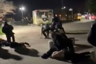 bataie a sase tineri in fata pavilionului expozitional la intrarea in mamaia intrerupta de jandarmi video 694e621b7bb60