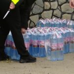 bataie de jos in prahova oamenii primesc in continuare apa cu portia video 692e770d566c2