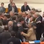bataie in parlamentul turciei lovituri imbranceli si parlamentari bruscati in timpul sedintei video 6948f21dcfcfe