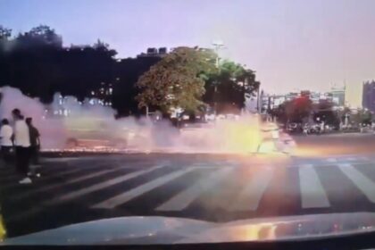 bicicleta electrica a unui curier a luat foc din mers barbatul s a ales cu arsuri pe aproape 90 din suprafata corpului video 694e36e9633aa