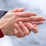 boala ascunsa in spatele spatele mainilor reci semnalul care iti indica ca nu este o reactie normala la frig 69370f953a70a