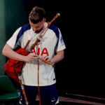 cand radu dragusin ia cimpoiul te opresti si asculti imagini amuzante cu internationalul roman la tottenham video 694c1265c9224