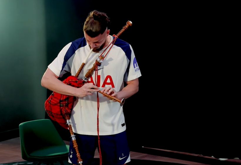 cand radu dragusin ia cimpoiul te opresti si asculti imagini amuzante cu internationalul roman la tottenham video 694c1265c9224