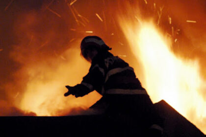 casa cuprinsa de flacari in comuna miroslava 693d978dd64c6