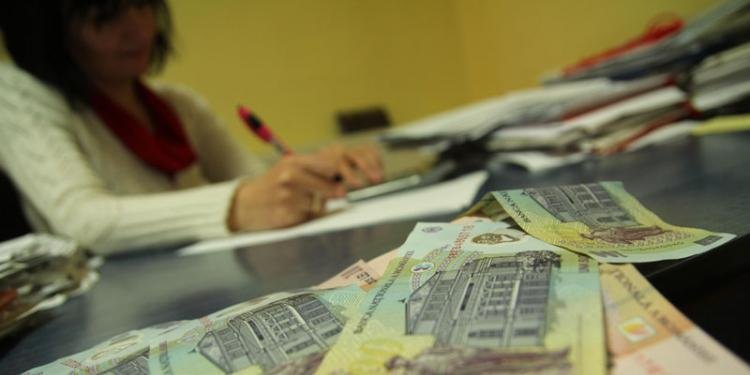 casiera din iasi care a delapidat universitatea cu aproape jumatate de milion de lei data in vileag de sot la divort s a dat sentinta definitiva 695492896cb83