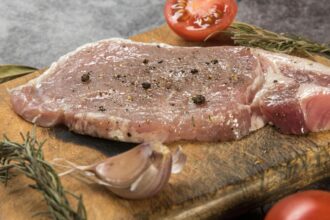 ce trebuie sa faci cu carnea pentru a se fragezi si a avea un gust aparte trucul pe care trebuie sa l cunoasca toate gospodinele 6932920b447b8