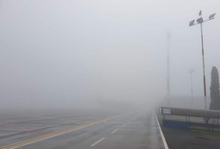 ceata da peste cap traficul pe aeroportul din iasi pentru a doua zi la rand trei zboruri redirectionate curse anulate 6946e01ae0be7