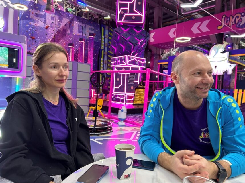 cel mai mare parc de trambuline din iasi le da copiilor din familii defavorizate o sansa la joaca in prag de craciun 693b7484241c9