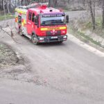 codul de vant continua sa creeze probleme in iasi drum blocat la hlincea si copac prabusit peste o masina 69512033c4779 2