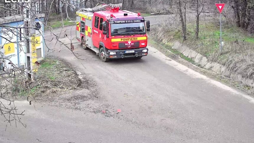 codul de vant continua sa creeze probleme in iasi drum blocat la hlincea si copac prabusit peste o masina 69512033c4779 2