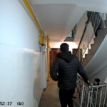 colindatori transformati in vandali usile unui bloc din constanta distruse din razbunare pentru ca nu li s a deschis 694e348668b3f