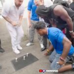 combinatorii cu alba neagra de la turnul eiffel au fost saltati de politistii francezi un influencer i a dat in vileag cat castigau pe zi 693d9cbe1f347