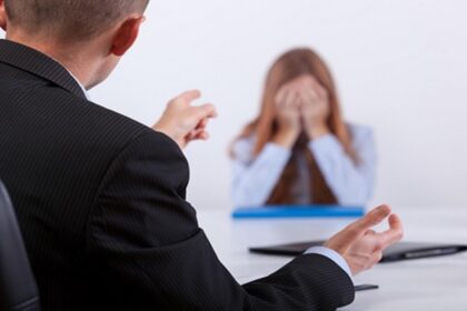 concediata socant pentru exces de zel o femeie ajungea la munca cu 40 de minute mai devreme si sfida avertismentele 693a6bd0477f7