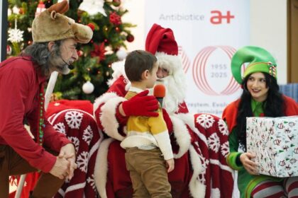 craciun cu bucurie adus de angajatii antibiotice iasi pentru 100 de copii din familii numeroase 69426f8175692