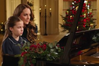 craciun cu emotie la casa regala britanica catherine printesa de wales si fiica sa duet la pian 694d525ff34ba