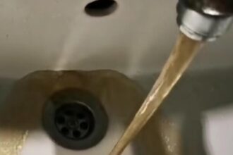 criza apei din prahova oamenii care au primit namol la robinet ar putea plati facturi ca pentru apa potabila 69335243f3b6c