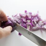 cum poti taia ceapa fara sa lacrimezi trucul pe care trebuie sa l cunoasca orice gospodina 69317eae0cb3c