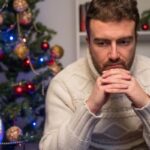 cum putem ajuta persoanele cu ganduri suicidare in perioada sarbatorilor psihologul cristian grigore un telefon un mesaj sau o invitatie pot salva o viata 694c9b74a771d