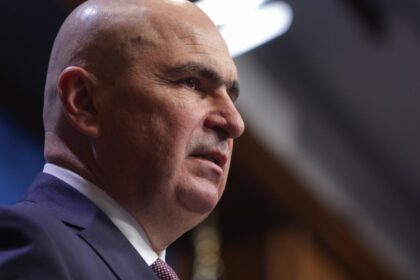 cum s a prabusit mitul salvatorului bolojan romanii nu mai cred premierul sfidarii nationale a promis reforma dar a taiat de la saraci 692da2d1188ea