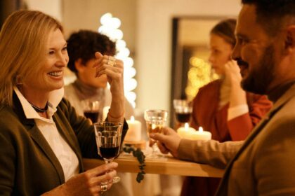 cum trebuie sa se comporte un musafir nu omiteti aceste lucruri cand mergeti intr o vizita reguli de bune maniere 6953a711a12ed