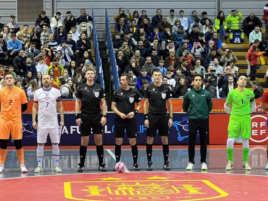 doi arbitri ieseni vor imparti dreptatea intr un meci din optimile champions league 69308d1b9d04c