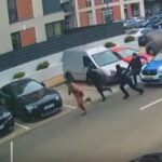 doi pretinsi colindatori au tot incercat usile unui bloc din arad locatarii au chemat politia care i a pus pe fuga 694e3cd732703