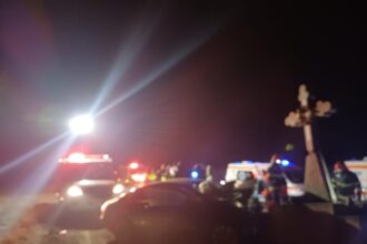 doi tineri au fost grav raniti dupa ce au intrat cu masina intr un monument 694e2742001d1