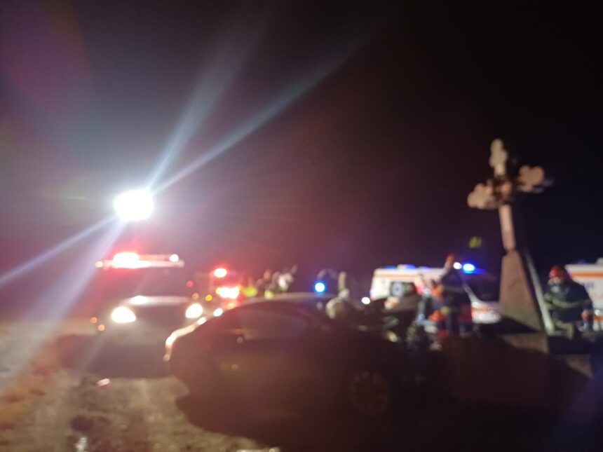 doi tineri au fost grav raniti dupa ce au intrat cu masina intr un monument 694e2742001d1