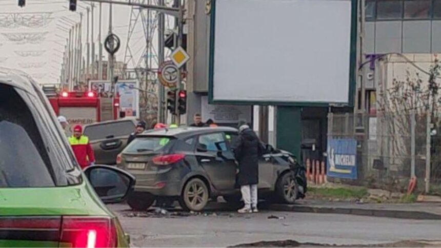 doua masini s au ciocnit in bucium in urma impactului un autoturism a ajuns pe trotuar 6950fd01802a9