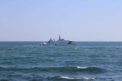 doua obiecte suspecte plutesc in marea neagra militarii le monitorizeaza si avertizeaza navele 6932f8e752b7c