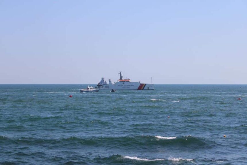 doua obiecte suspecte plutesc in marea neagra militarii le monitorizeaza si avertizeaza navele 6932f8e752b7c