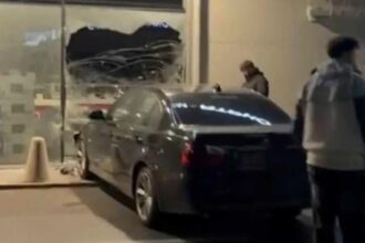 drifturi terminate in vitrina unui supermarket din lugoj un tanar de 20 de ani s a ales cu permisul suspendat 69491543b42b1