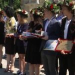 elevii care au obtinut media 10 la evaluarea nationala si la bac rasplatiti de guvern cati bani vor primi 694420e154da4