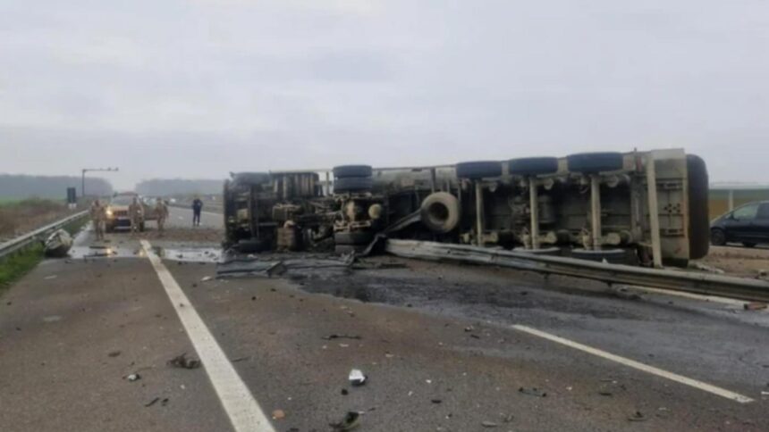 eroism pe a3 soferul care s a rasturnat cu basculanta pe autostrada spre ploiesti a fost salvat de trei militari francezi ai nato 693acacec9537