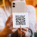 escrocheriile cu coduri qr se extind in romania metodele folosite de infractori si greselile care pot costa scump 695421f5cb3b0