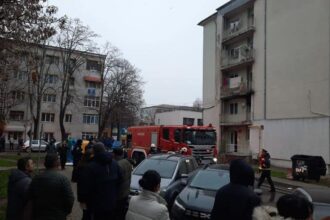 explozie urmata de incendiu intr un bloc din focsani mai multe echipaje isu au intervenit de urgenta 69490a8d1118a