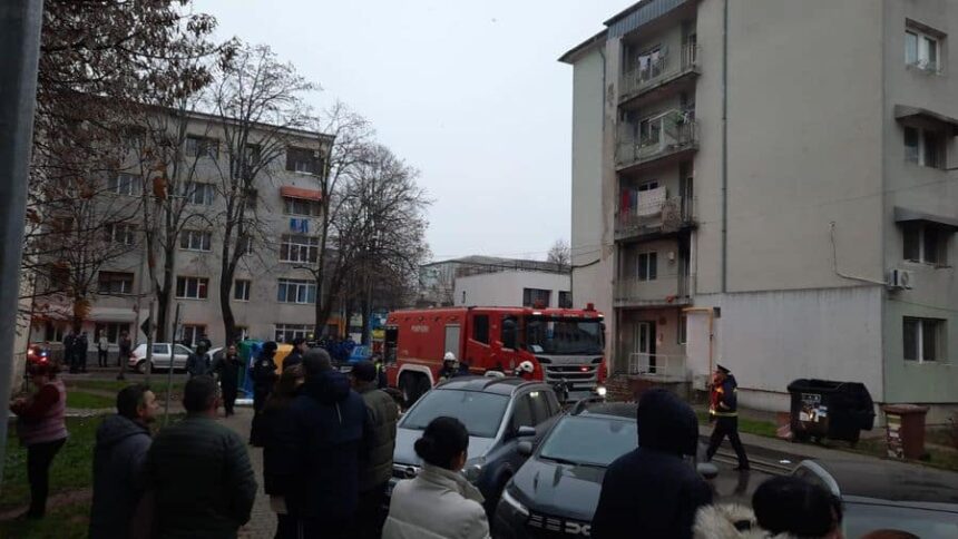 explozie urmata de incendiu intr un bloc din focsani mai multe echipaje isu au intervenit de urgenta 69490a8d1118a